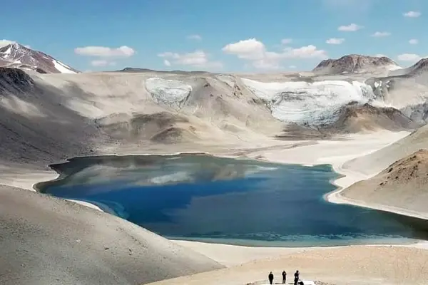 Argentina tiene el lago navegable más alto del mundo: un espejo azul a 5500 metros