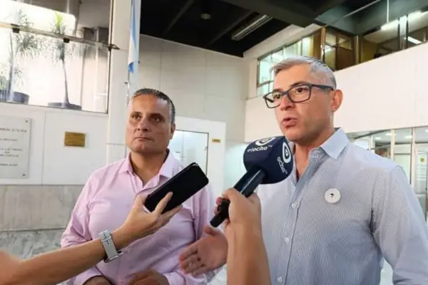 Transporte en la capital: Cobos y Canelada exigen el envío de los pliegos de las líneas urbanas