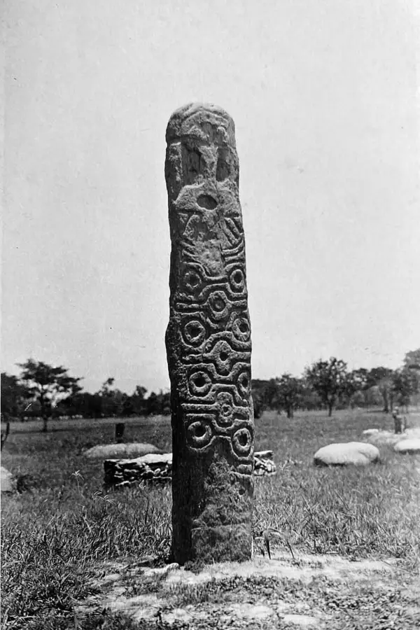 Recuerdos fotográficos: el menhir Ambrosetti, eje de debates