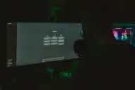 Usan inteligencia artificial todos los días, pero crece la desconfianza en la Generación Z