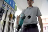 YPF define mañana qué hará con el precio de las naftas