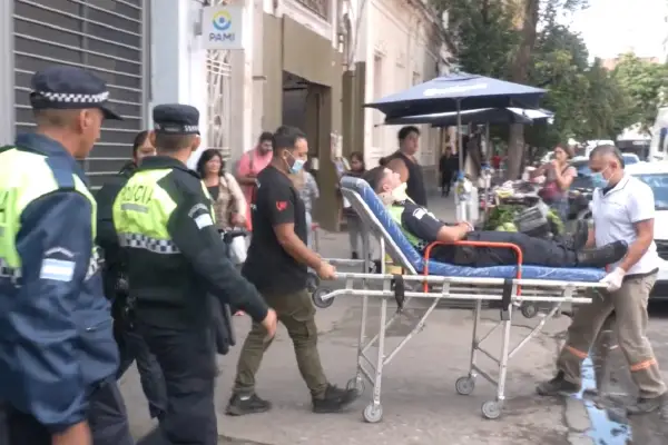 Video: así retiraron al policía que terminó herido luego de los incidentes con los jubilados en el PAMI