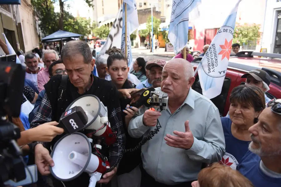 RECLAMO. Por el paro, los jubilados no pudieron ser atendidos. LA GACETA / FOTO DE NALAÍA JARAMILLO 