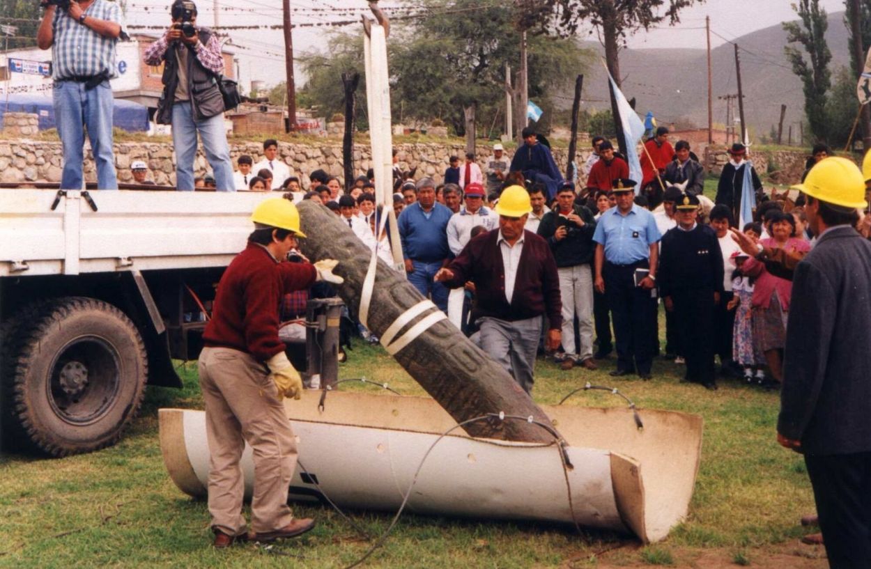 Recuerdos fotográficos: 2002. Los menhires vuelven a La Sala y a los sitios originales