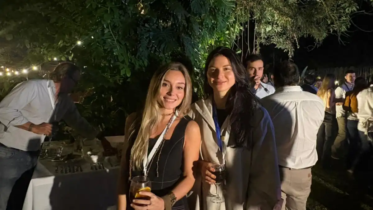 JÓVENES PRESENTES. Sofía y Camila dieron su opinión en el cierre del evento. / LA GACETA