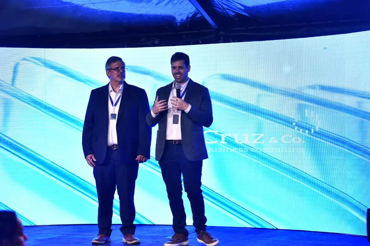 LOS ORGANIZADORES. Francisco López Cruz y Martín López Cruz, los coordinadores de una jornada pensada para acercar tecnología. / LA GACETA, OSVALDO RIPOLL