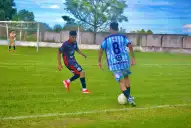 Trabaja como inspector de tránsito, juega en Marapa y acaba de ser padre de gemelos