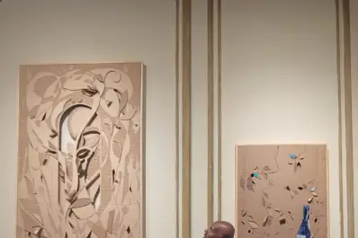 Centro Cultural Rougés: Brasil y las yungas confluyen en 11 obras con corazón de cartón