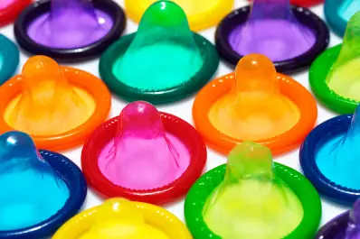Salud sexual: cómo funciona el preservativo que cambia de color si detecta una ITS