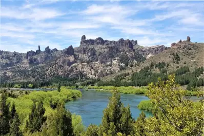 Castillos de piedra y fortalezas gigantes: el paisaje natural que conforma una de las rutas más lindas del país