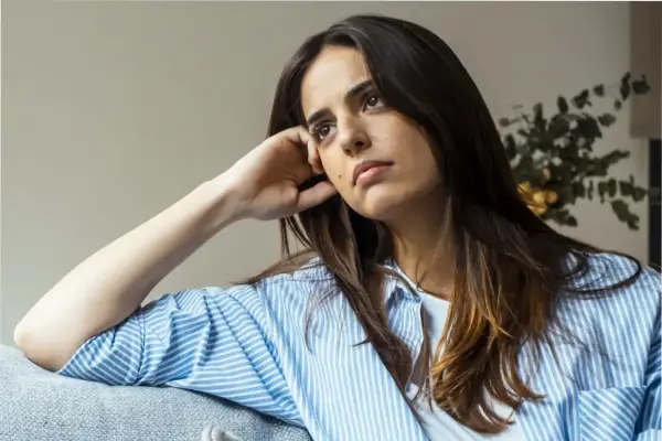 Pensar de más puede acortarte la vida: el preocupante hallazgo de la Universidad de Yale