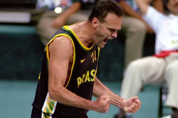 Murió Oscar Schmidt, el máximo anotador de la historia olímpica y una leyenda eterna del básquet