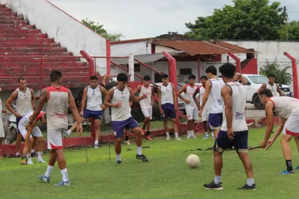 Tucumán Central viaja a Corrientes con el 11 confirmado y un sorpresivo cambio táctico