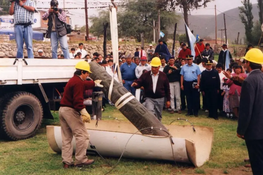 Recuerdos fotográficos: 2002. Los menhires vuelven a La Sala y a los sitios originales