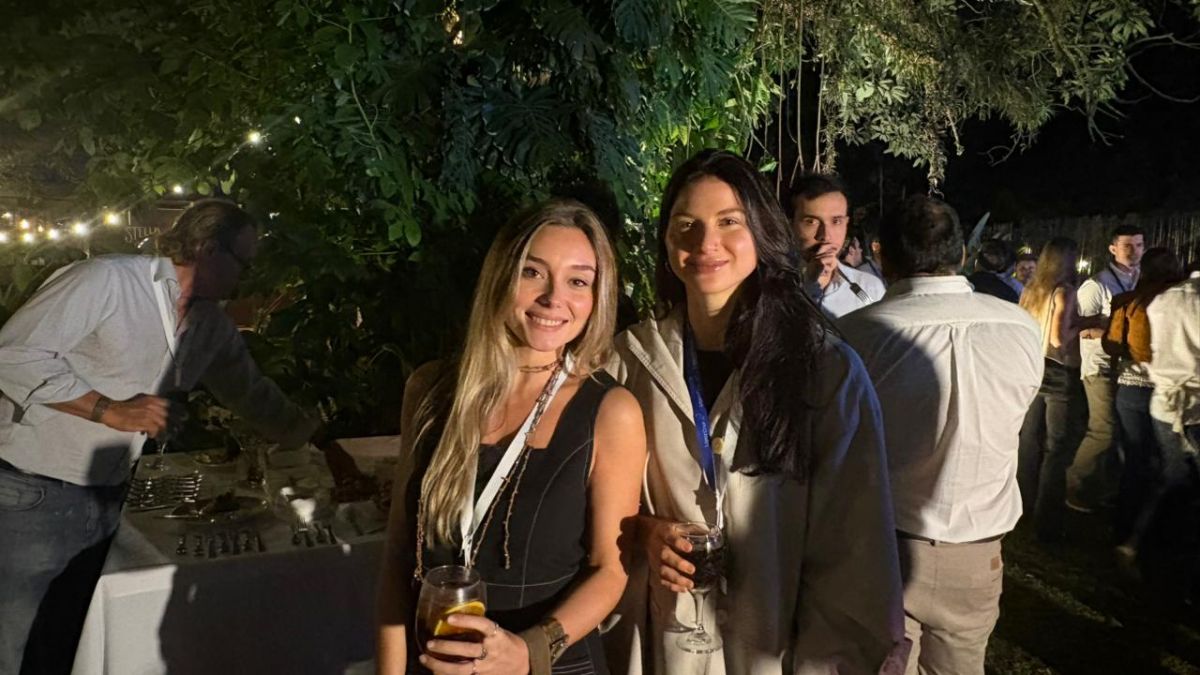 JÓVENES PRESENTES. Sofía y Camila dieron su opinión en el cierre del evento. / LA GACETA