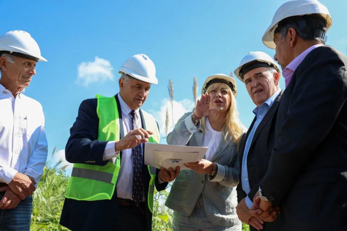 PODERES DEL ESTADO. Chahla, Jaldo y Acevedo inauguraron las obras para mejorar el drenaje de agua.
