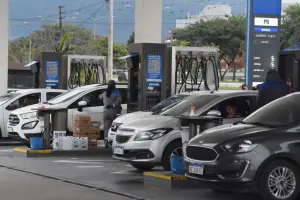 Combustibles: el Gobierno postergó la suba de impuestos hasta julio para frenar la inflación