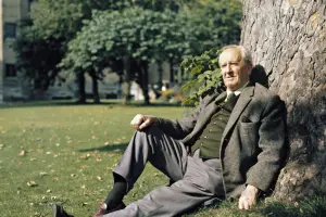 Una colección para encontrar los textos de Tolkien, atraerlos a todos y atarlos… en papel