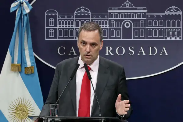 La Justicia confirmó que Manuel Adorni gastó U$S15.000 en un viaje con su esposa a Aruba