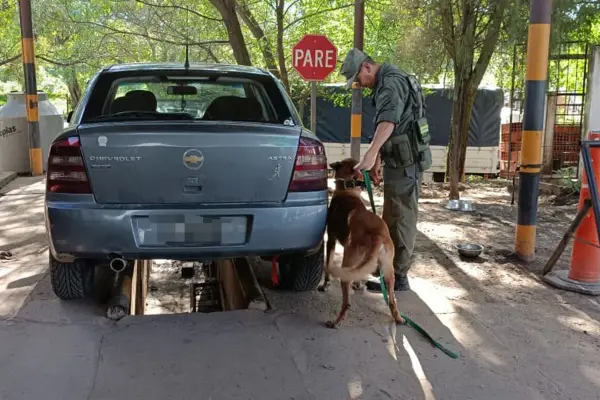 Ruta 34: detienen a una pareja que viajaba con su hija y 23 kilos de cocaína ocultos en el auto