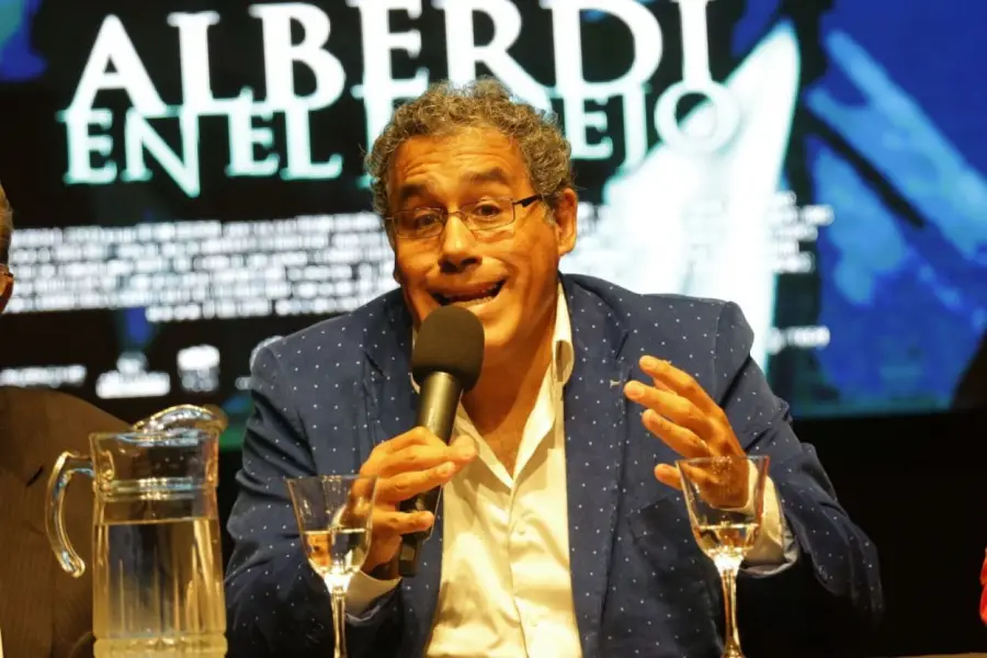 DESAFÍOS INTELECTUALES Y ARTÍSTICOS. El director del filme abordó distintos aspectos del proyecto que desarrolló en “Alberdi en el espejo”.