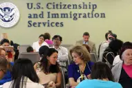 Una ley que propone Trump establece obstáculos para el voto de mujeres y personas trans