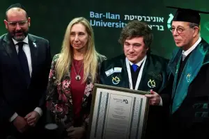 En Israel, Milei recibió un Doctorado Honoris Causa y ratificó su ofensiva ideológica contra Irán