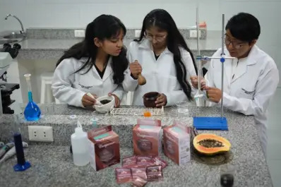 Estudiantes de una universidad de Bolivia desarrollaron un anticonceptivo masculino con papaya