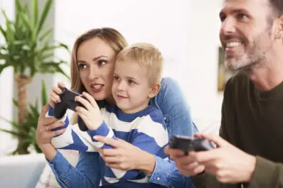 Videojuegos en familia: un estudio revela que derriban el estereotipo del vicio y democratizan la crianza