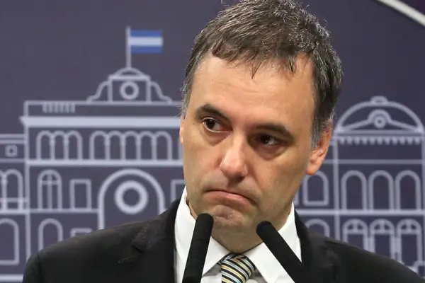 Qué dijo Manuel Adorni luego de que la Justicia archivara la causa contra su mujer por el viaje a EEUU
