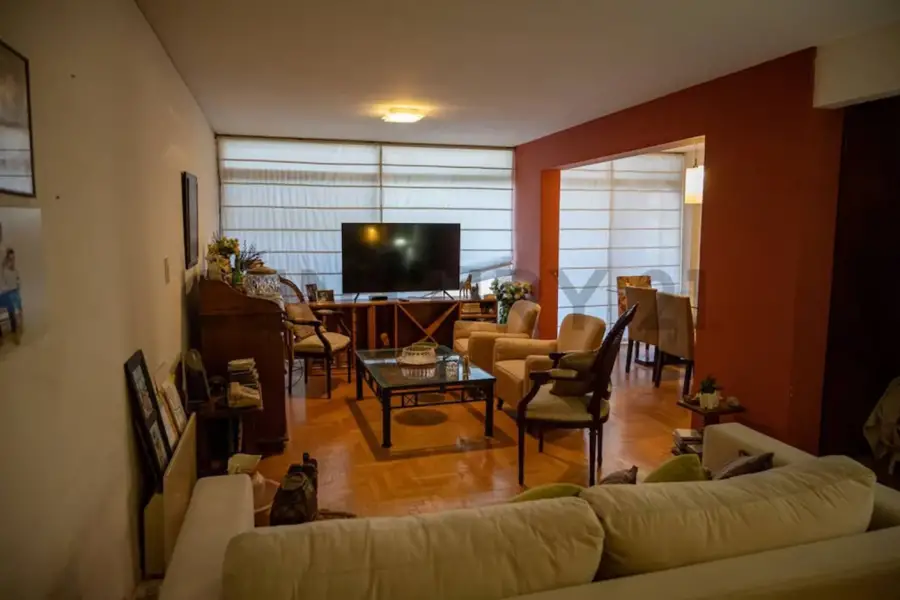 Adorni puso a la venta su departamento en La Plata por U$S 95.000 en medio de la investigación por su patrimonio