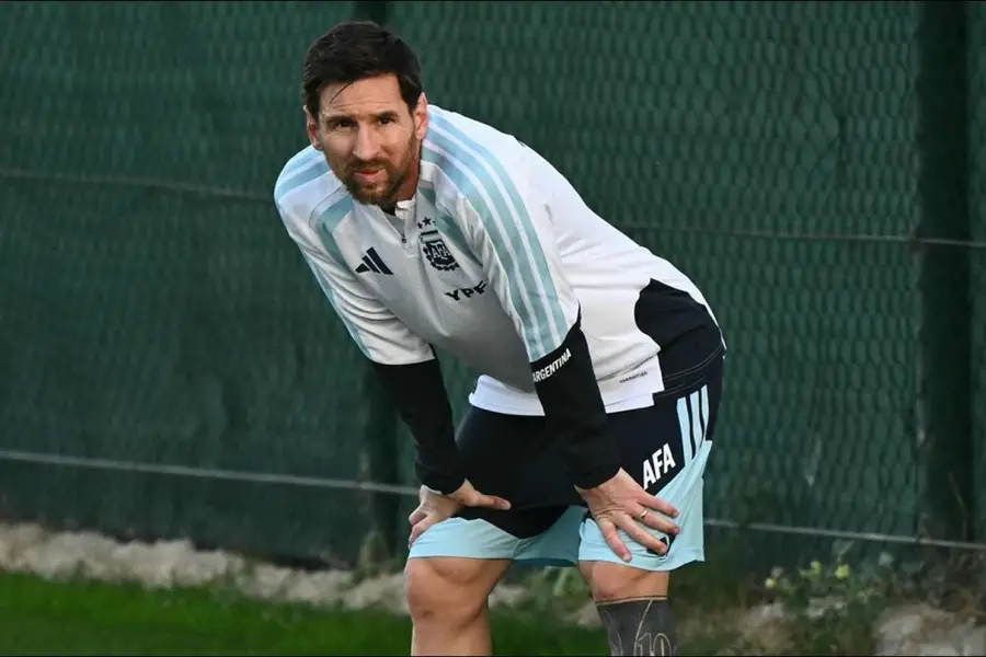 TODO PASA POR ÉL. Messi es el gran emblema de la selección argentina. El desafío está en qué rol ocupará.