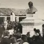 Recuerdos fotográficos: la placa con erratas del busto del Obispo Colombres
