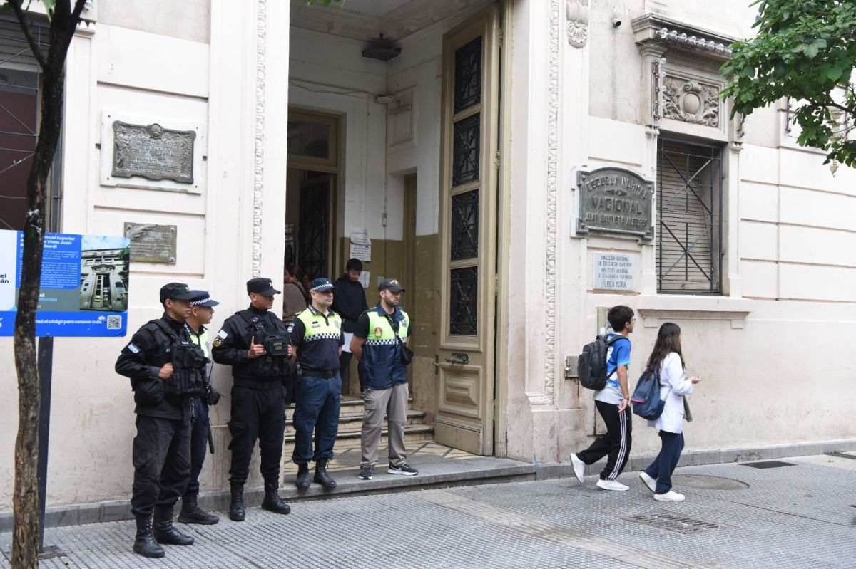 AMENAZAS DE TIROTEOS Operativo en la escuela Normal LA GACETA / FOTOS ANALÍA JARAMILLO