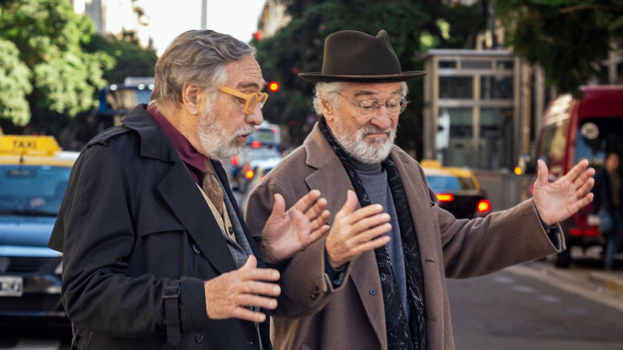 “NADA”. Junto a su amigo Robert de Niro, en la serie de Disney+.
