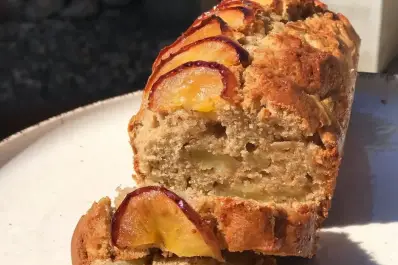 Merienda saludable: el budín de manzana con cuatro ingredientes que mejora las tardes de otoño