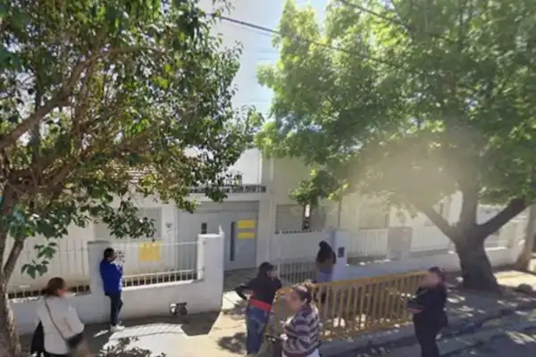 Tragedia en Córdoba: un alumno de 11 años se descompensó en el recreo y murió