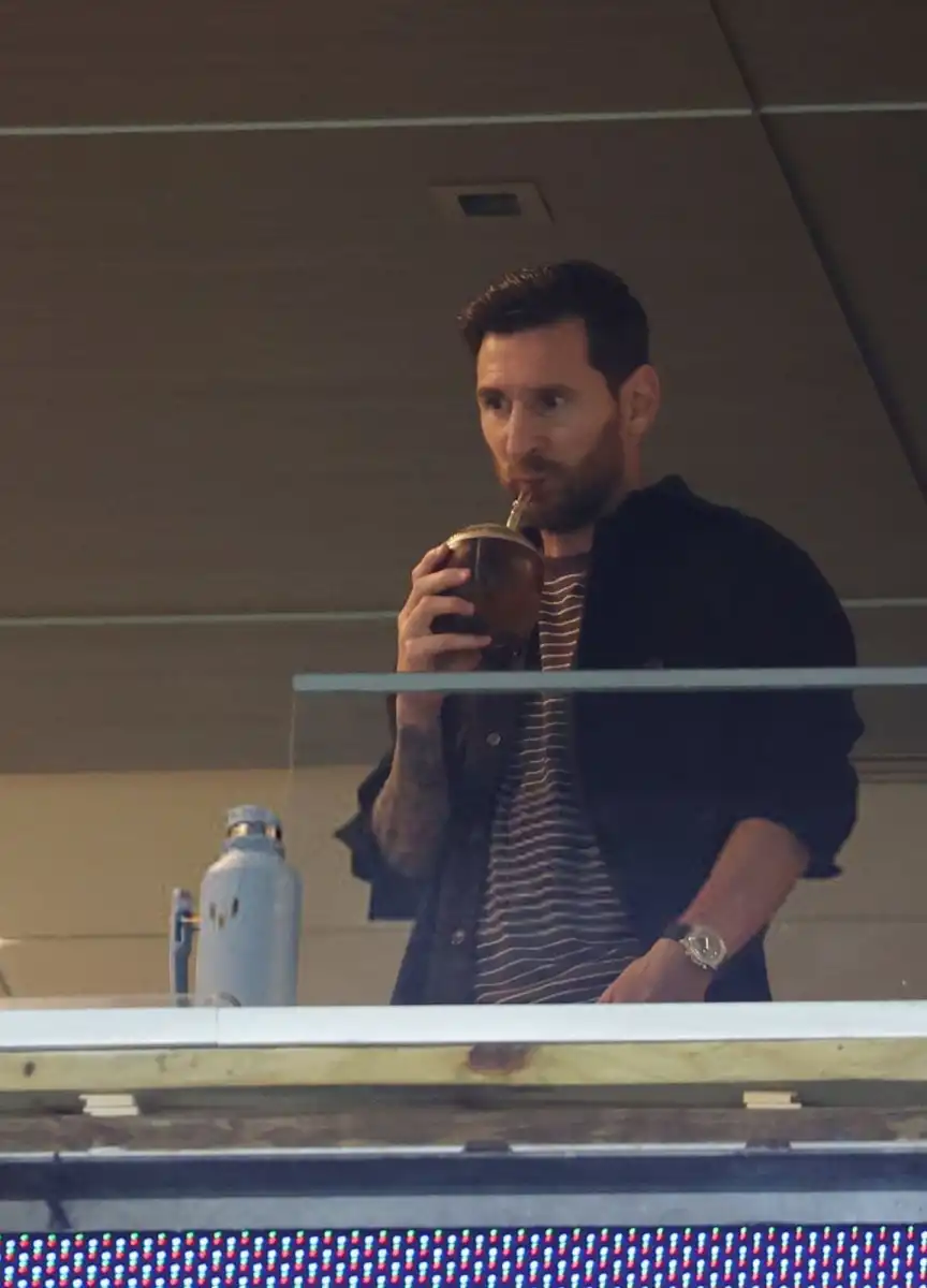 Pese a no estar convocado, Lionel Messi siguió el partido de la Selección argentina ante Venezuela desde un palco