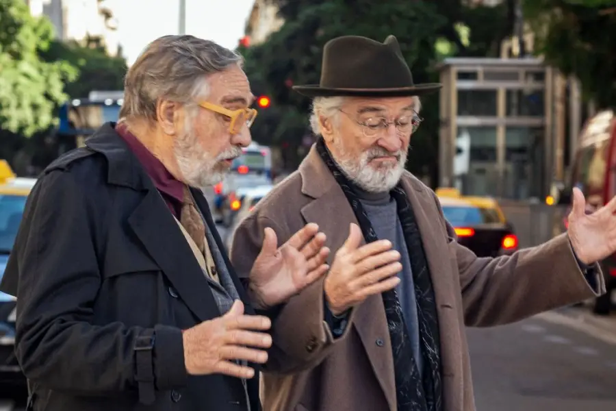 “NADA”. Junto a su amigo Robert de Niro, en la serie de Disney+.