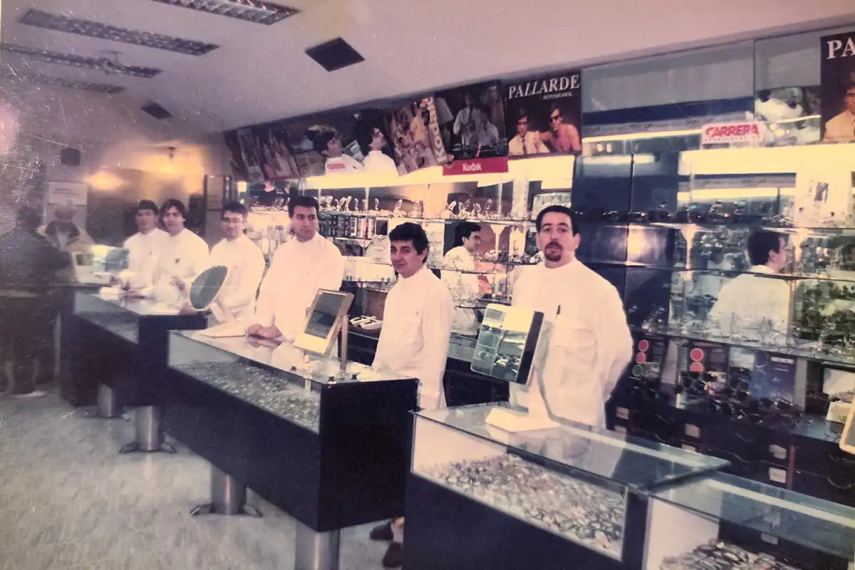 Óptica Solmar: el legado de un tallerista que hoy lidera con robótica e inteligencia artificial