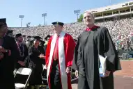 “Amar lo que hacés”: el video de Steve Jobs en Universidad de Stanford que aún miran los jóvenes