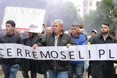Marcharon por el cierre del IPLA y crecen las críticas en Tucumán: “Son extorsionadores seriales”