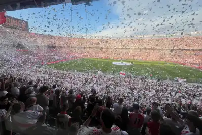 Adiós a una tradición: prohíben los papelitos en los estadios porteños tras el Superclásico