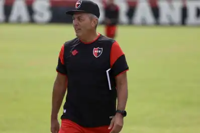 Susto para Frank Kudelka en Rosario: el DT de Newell’s protagonizó un accidente camino al entrenamiento