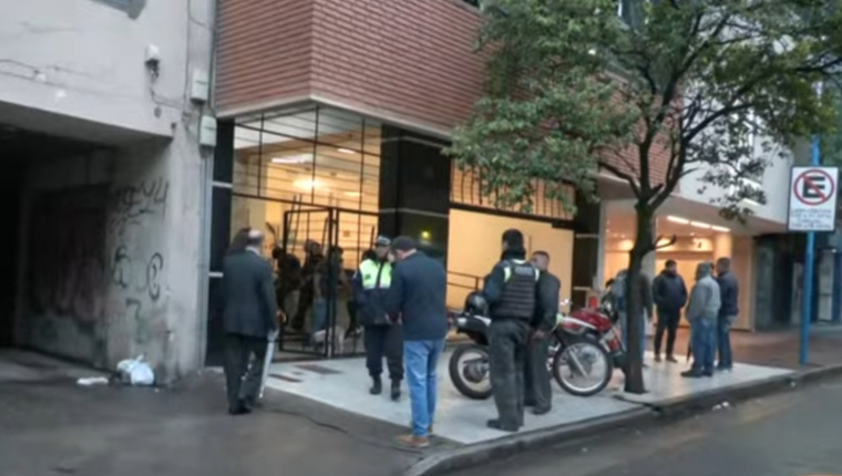 Susto en el centro: un secador de pelo provocó un incendio en un departamento de calle Muñecas