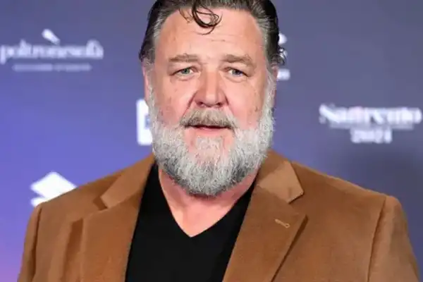 Russell Crowe muestra su cambio físico para Highlander, el esperado reboot de Los inmortales