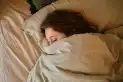 Las cinco cosas que hay que hacer durante el día para dormir mejor de noche, según los expertos