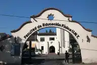 El decano de Educación Física rechazó los reclamos estudiantiles y afirmó que la facultad “se arregla permanentemente”