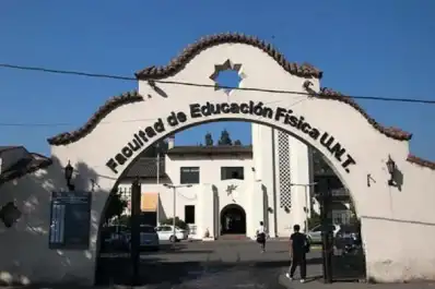 El decano de Educación Física rechazó los reclamos estudiantiles y afirmó que la facultad “se arregla permanentemente”