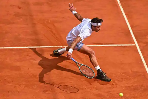 Etcheverry no falló en el Masters de Madrid: sólido triunfo ante Ofner y cita con la revelación en tercera ronda